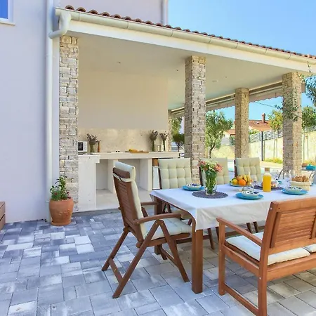 Holiday home Valentino Kornic